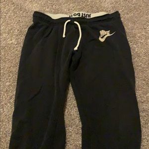 Loose Nike pant